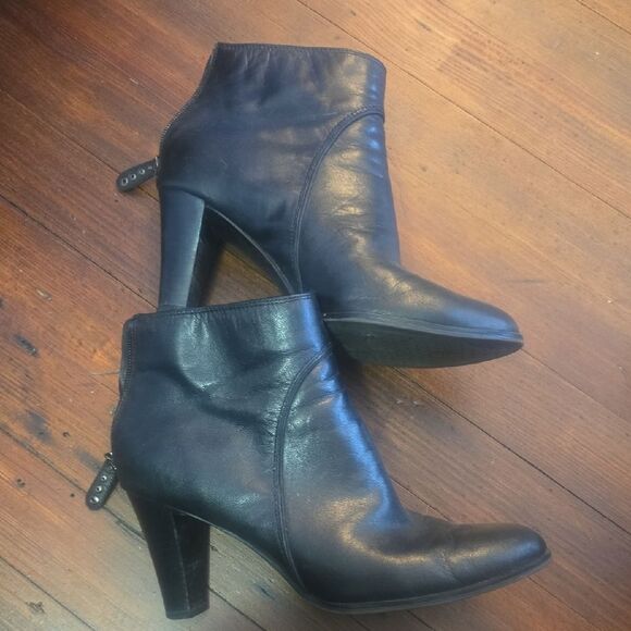 Adrienne Vittadini Black Leather Heeled Boots - Picture 1 of 6
